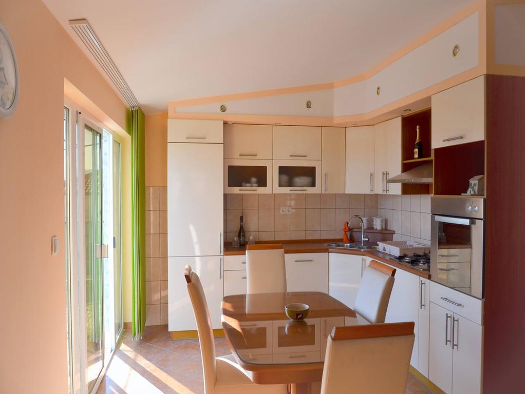 Apartman Julienne Kaštela Habitación foto